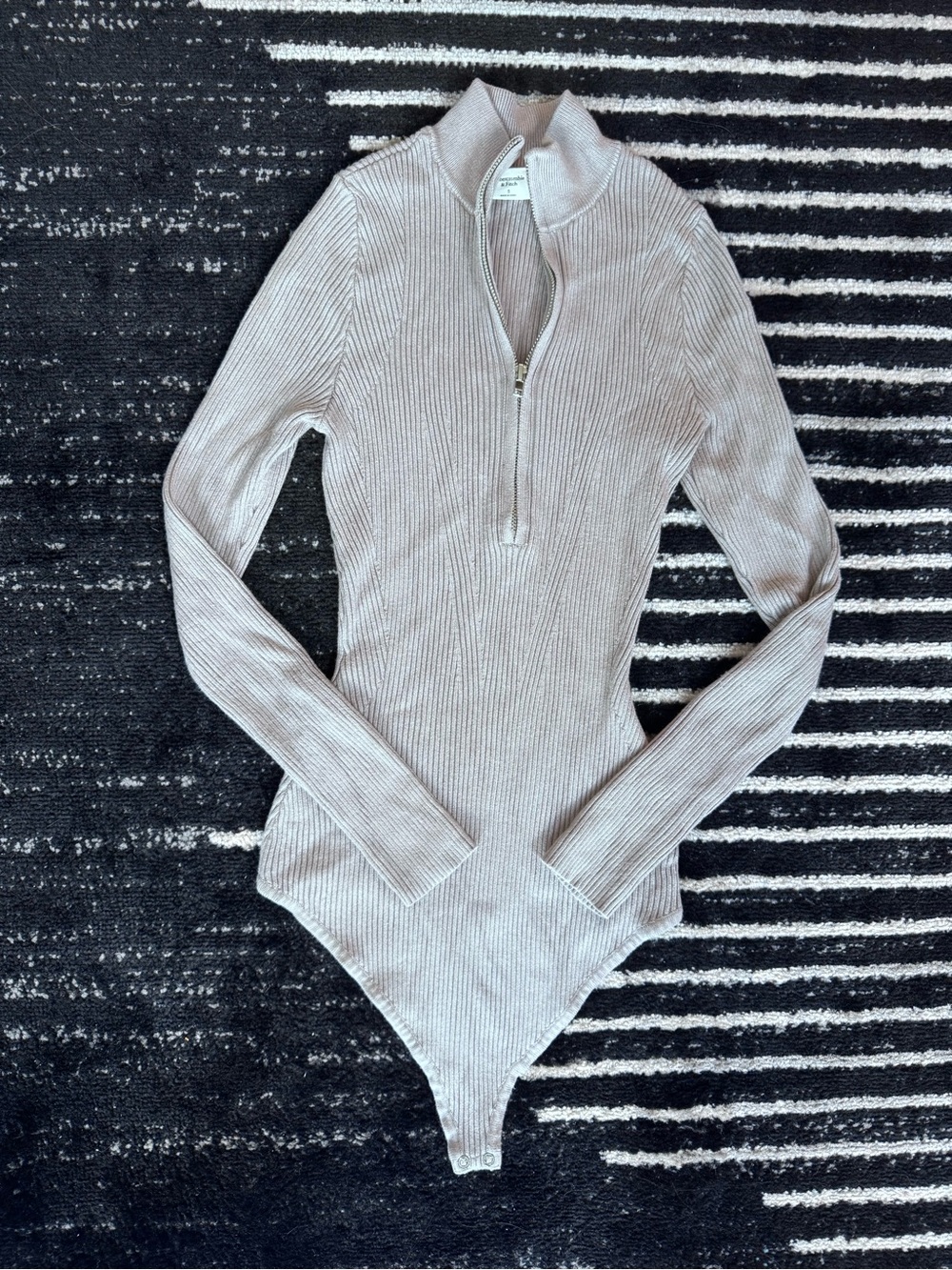 S Abercrombie & Fitch Ribbed Long-Sleeve Zip Mock Neck Bodysuit Taupe